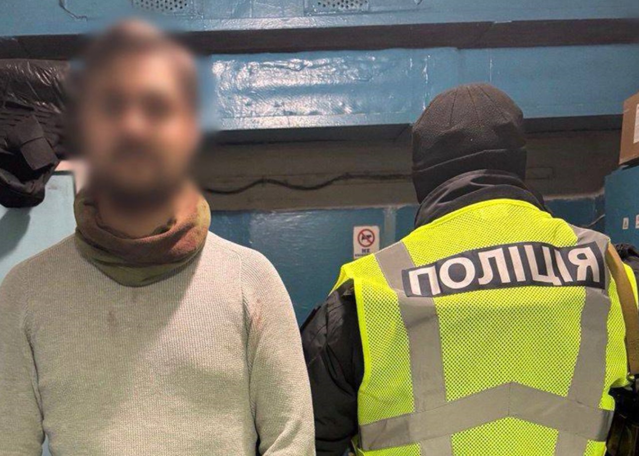 Чоловік влаштував різанину в метро Києва