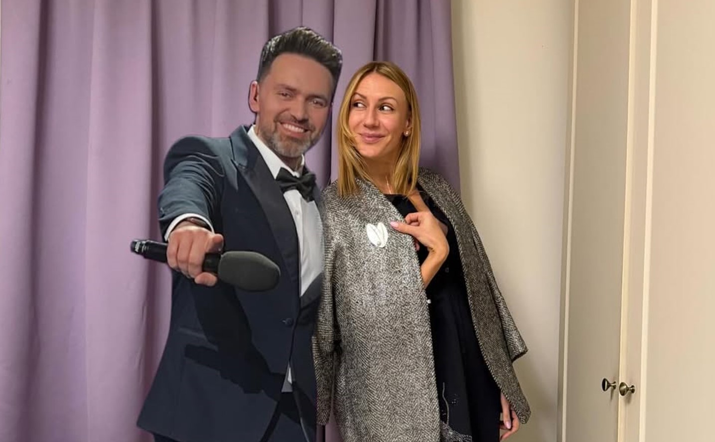 Леся Нікітюк прифотошопила Тімура Мірошниченка до своїх фото, де приміряла мамині плаття