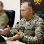 Олександр Сирський проводить нараду