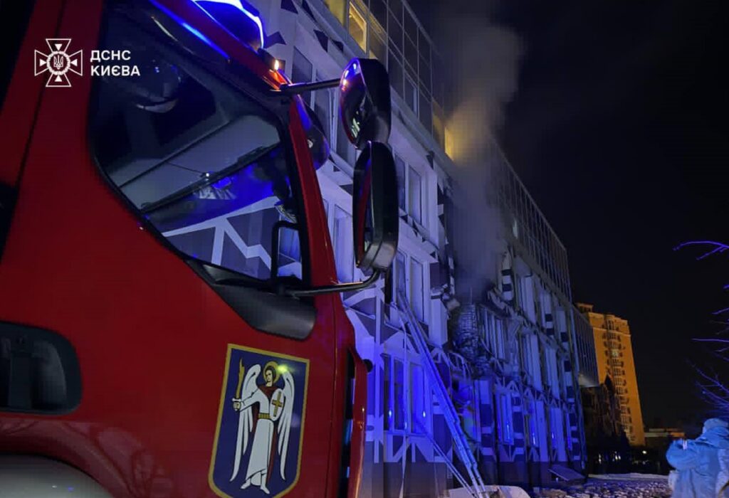 Зеленський: Сьогодні вночі російська армія “перемогла” ще одну лікарню – у Києві