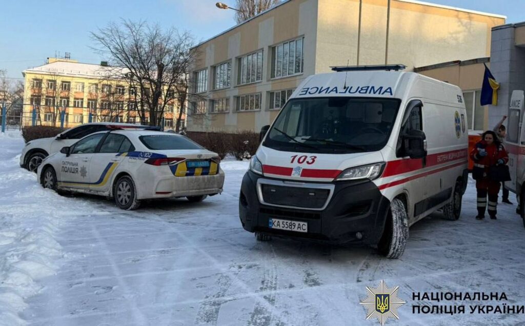 У Києві школяр напав з ножем на вчительку та однокласника