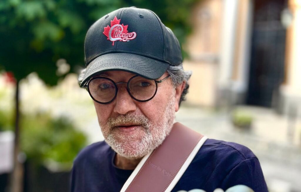 Відомий ведучий джазових концертів поскаржився на біду з опаленням у квартирі напроти КМДА