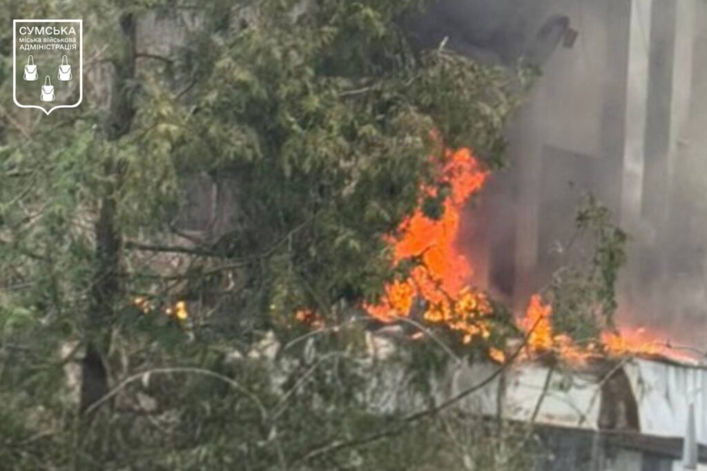 Росія вдарила по ТЦК в Сумах. Є жертви