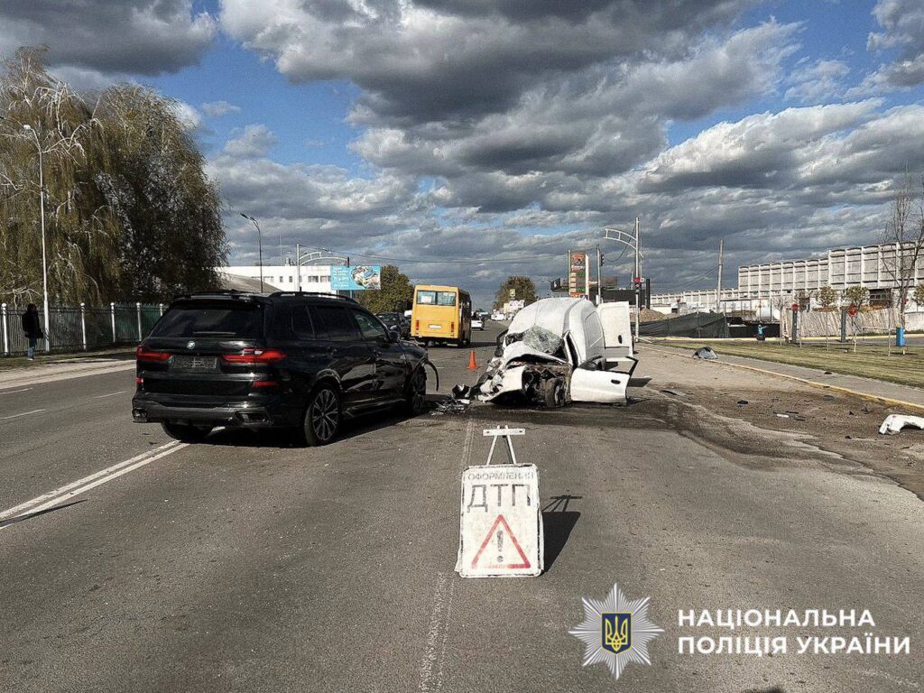 Під Києвом сталася ДТП з п’ятьма автівками
