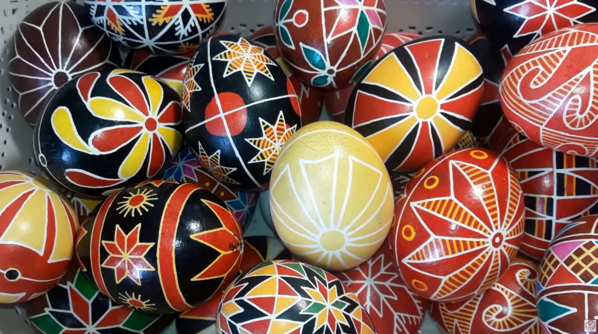 Скріншот з каналу Pysanky UA